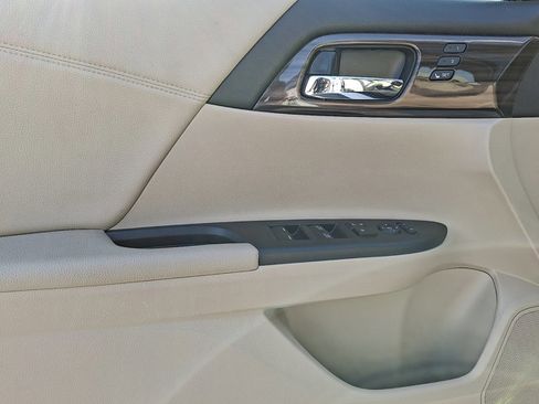 Used 2017 Honda Accord EX-L image 12