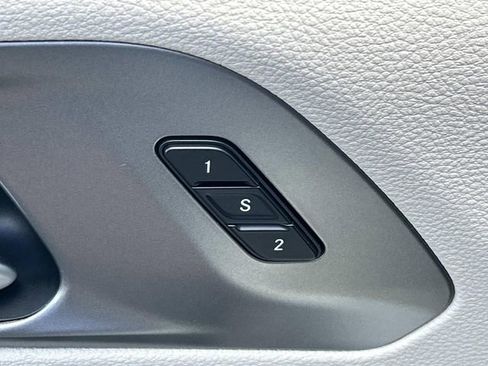Used 2024 Chrysler Pacifica Touring-L FWD image 25