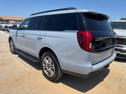 Used 2025 Ford Expedition Active AWD/4WD image 4