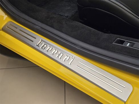 Used 2021 Ferrari F8 Tributo image 23