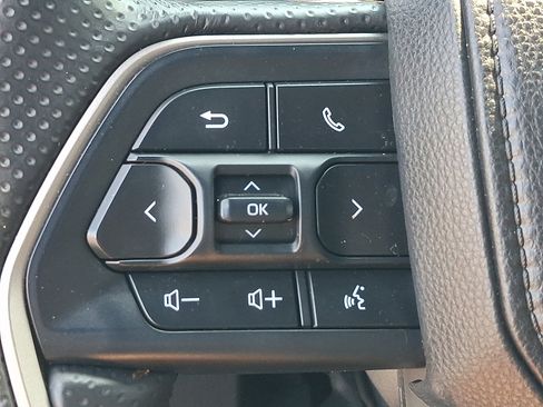 Used 2025 Toyota 4Runner SR5 AWD/4WD image 21