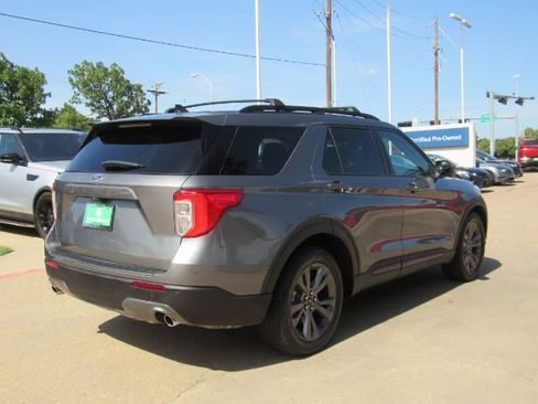 Used 2021 Ford Explorer XLT w/ Equipment Group 202A image 8