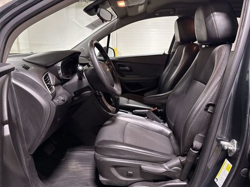 Used 2021 Chevrolet Trax LT FWD image 19