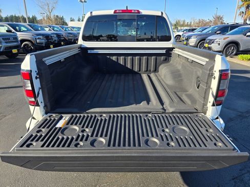 Certified 2024 Nissan Frontier SL w/ Technology Package image 32