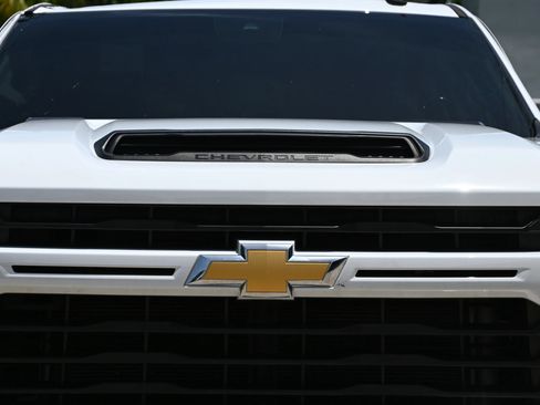 Used 2024 Chevrolet Silverado 2500 Custom w/ Custom Value Package AWD/4WD image 9