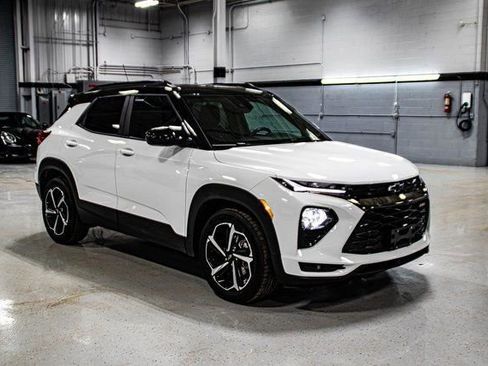 Used 2023 Chevrolet TrailBlazer RS w/ Sun and Liftgate Package image 2