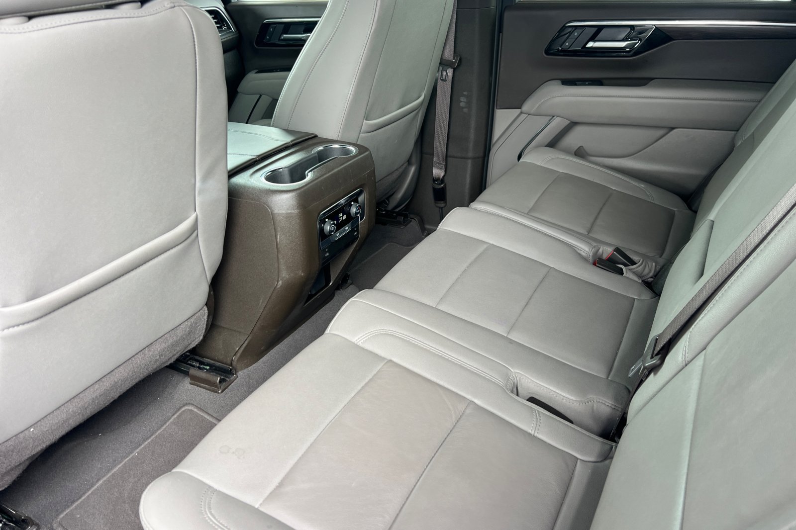 Used 2025 Chevrolet Suburban LT AWD/4WD image 6