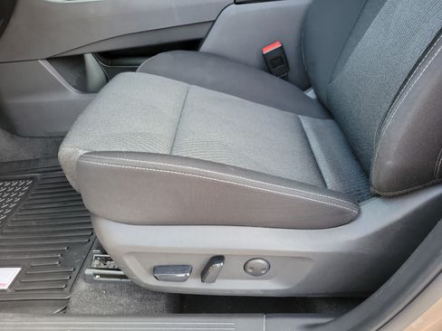Used 2025 Nissan Rogue SV FWD image 5