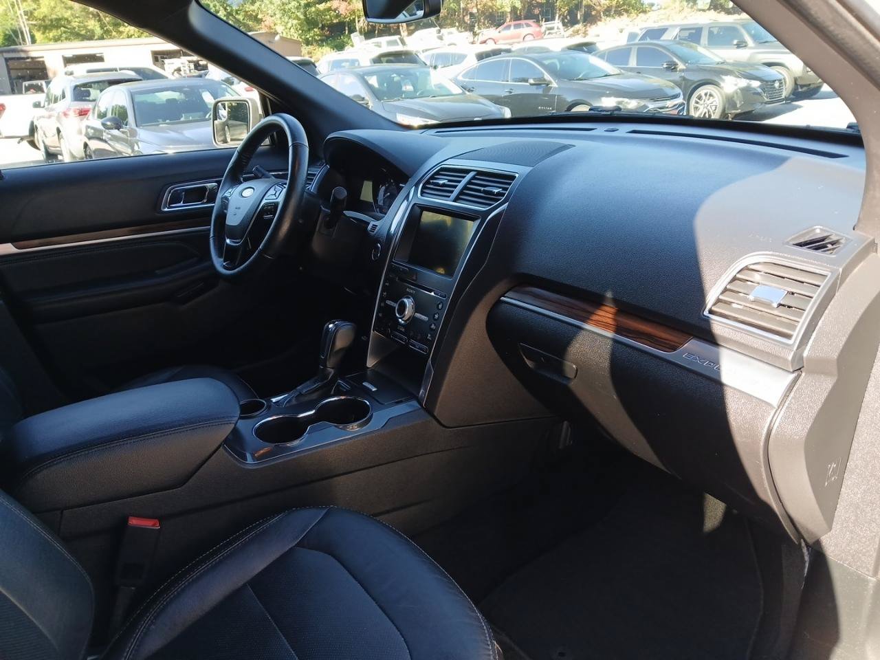 Used 2018 Ford Explorer Limited FWD image 18