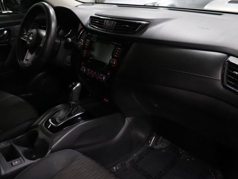 Used 2018 Nissan Rogue SV image 24