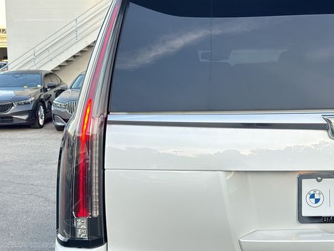 Used 2016 Cadillac Escalade Luxury RWD image 10