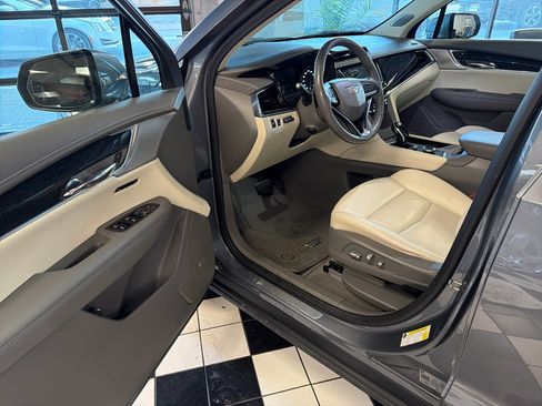 Used 2021 Cadillac XT6 Premium Luxury image 11