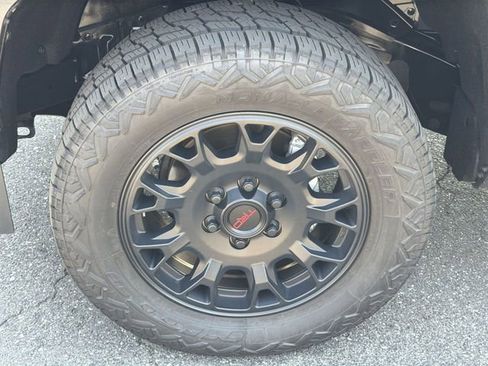 Used 2025 Toyota Tacoma SR5 AWD/4WD image 11