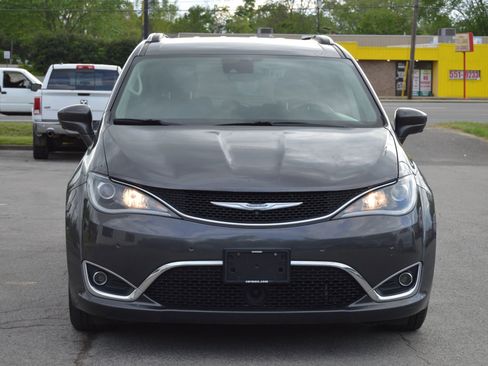 Used 2017 Chrysler Pacifica Touring-L Plus image 3