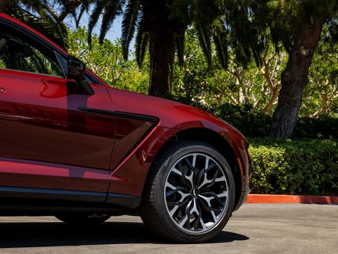 Used 2021 Aston Martin DBX AWD/4WD image 8