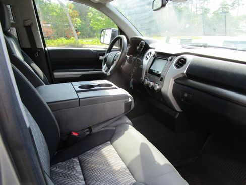 Used 2019 Toyota Tundra SR5 AWD/4WD image 17