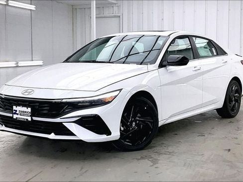 New 2026 Hyundai Elantra SEL Sport Premium image 2