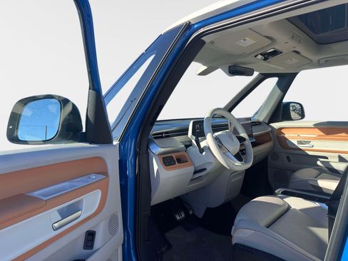 Used 2025 Volkswagen ID. Buzz 1st Edition image 11