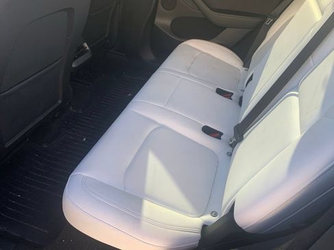 Used 2024 Tesla Model Y Long Range RWD image 3
