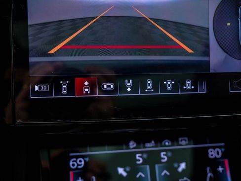 Used 2019 Audi e-tron Premium Plus image 33