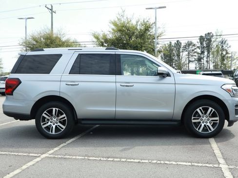 Used 2024 Ford Expedition Limited image 4