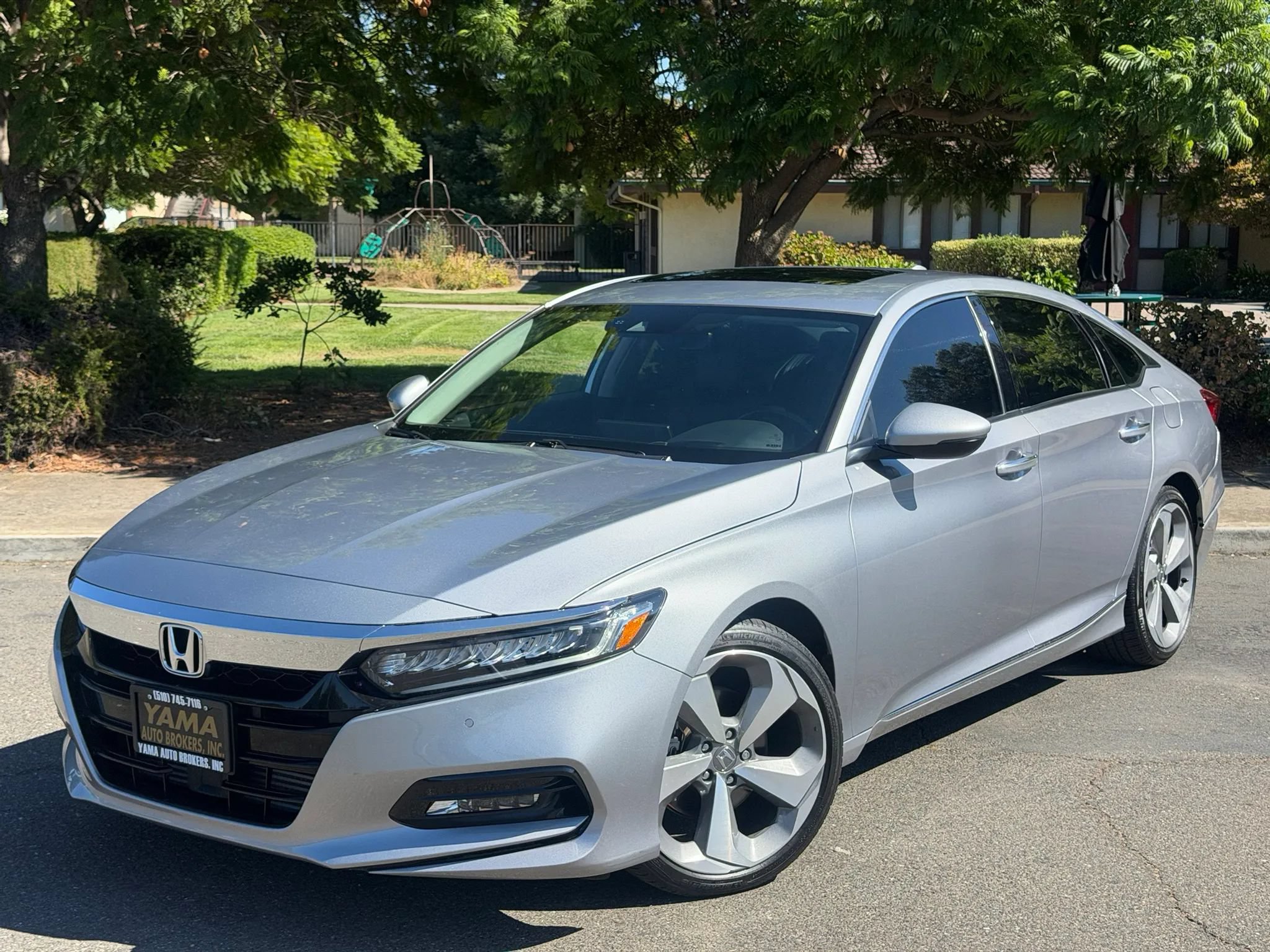 Used 2020 Honda Accord Touring image 1