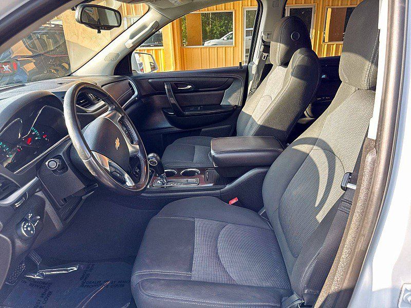 Used 2017 Chevrolet Traverse LT FWD image 10