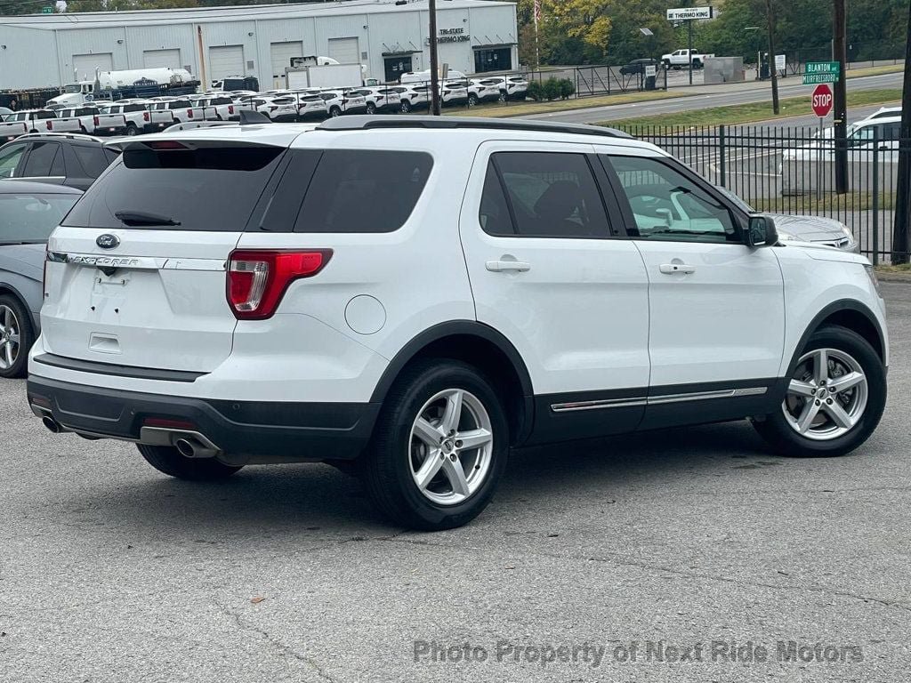 Used 2018 Ford Explorer XLT FWD image 2