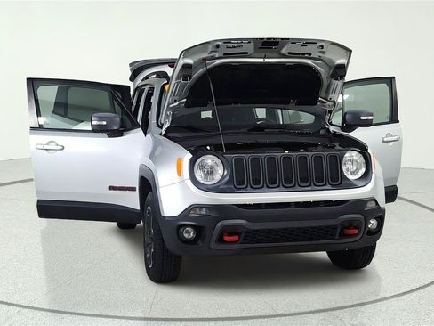 Used 2016 Jeep Renegade Trailhawk AWD/4WD image 9