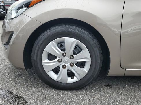 Used 2016 Hyundai Elantra SE image 8