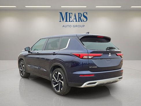 Used 2024 Mitsubishi Outlander SE image 3