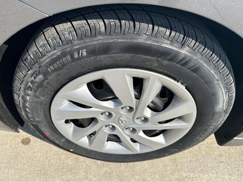 Used 2020 Hyundai Elantra SE w/ Cargo Package (C1) image 10