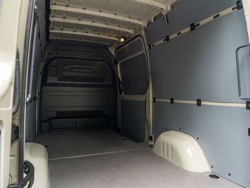 Used 2025 Mercedes-Benz Sprinter 2500 image 11