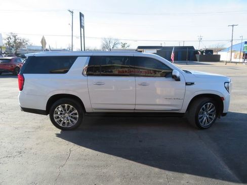 Used 2021 GMC Yukon XL Denali w/ Denali Ultimate Package image 4