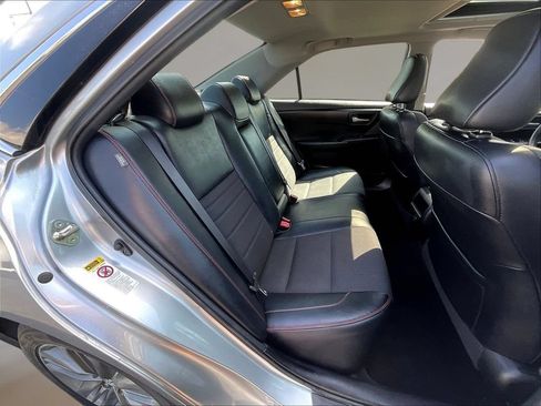 Used 2017 Toyota Camry SE w/ Moonroof Package FWD image 25