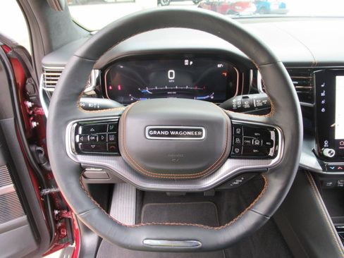 Used 2023 Jeep Grand Wagoneer Series III image 28