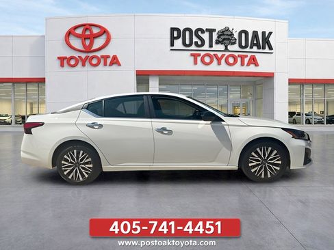 Used 2025 Nissan Altima 2.5 SV FWD image 8