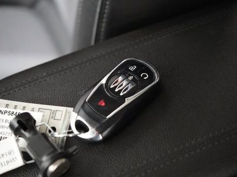 Used 2025 Buick Encore GX Preferred image 37