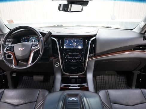 Used 2020 Cadillac Escalade Luxury image 17