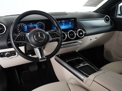 Used 2025 Mercedes-Benz GLA 250 4MATIC image 16