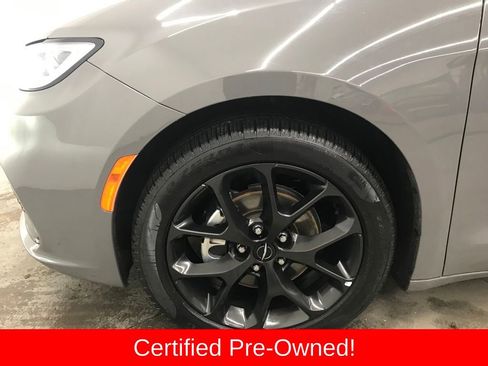 Used 2025 Chrysler Pacifica Limited image 48