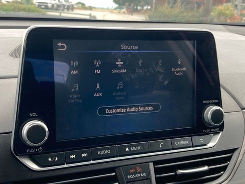 Used 2025 Nissan Altima 2.5 SV FWD image 18