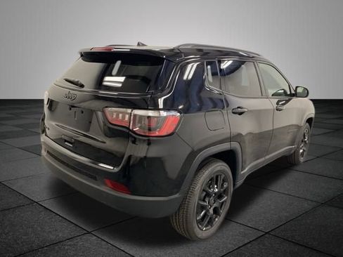 Used 2026 Jeep Compass Latitude image 6