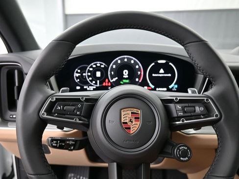 Certified 2026 Porsche Cayenne E-Hybrid image 7