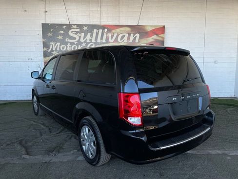 Used 2018 Dodge Grand Caravan SE w/ UConnect Hands-Free Group image 3