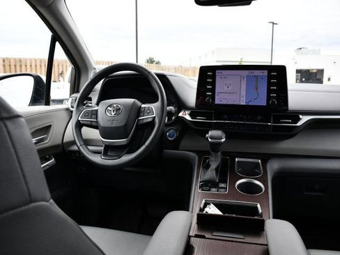 Used 2023 Toyota Sienna XLE w/ XLE Plus Package FWD image 16