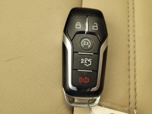 Used 2016 Ford Edge SEL w/ Equipment Group 201A AWD/4WD image 32
