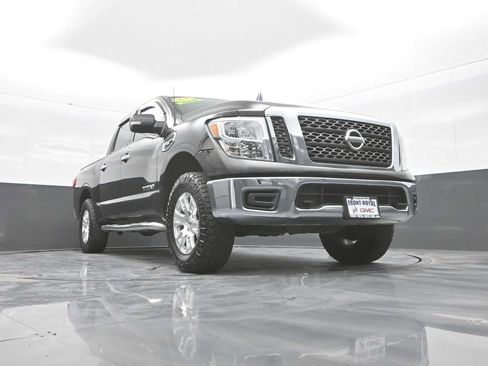 Used 2017 Nissan Titan SV AWD/4WD image 34