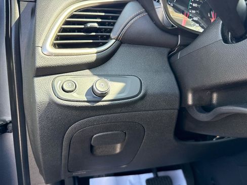 Used 2020 Chevrolet Trax LT FWD image 40