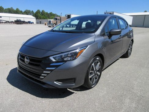 Used 2025 Nissan Versa SV FWD image 2